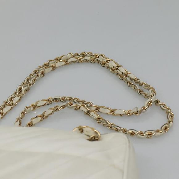 CHANEL Chain V Stitch Shoulder Bag Lamb Skin White CC Auth bs23119 - Picture 14 of 16